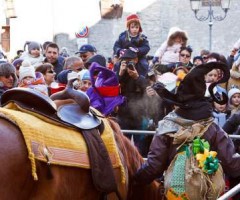 befana a cavallo