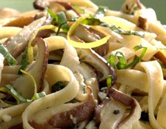 Tagliatelle-funghi-porcini-e-porro