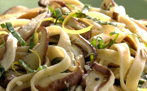 Tagliatelle-funghi-porcini-e-porro