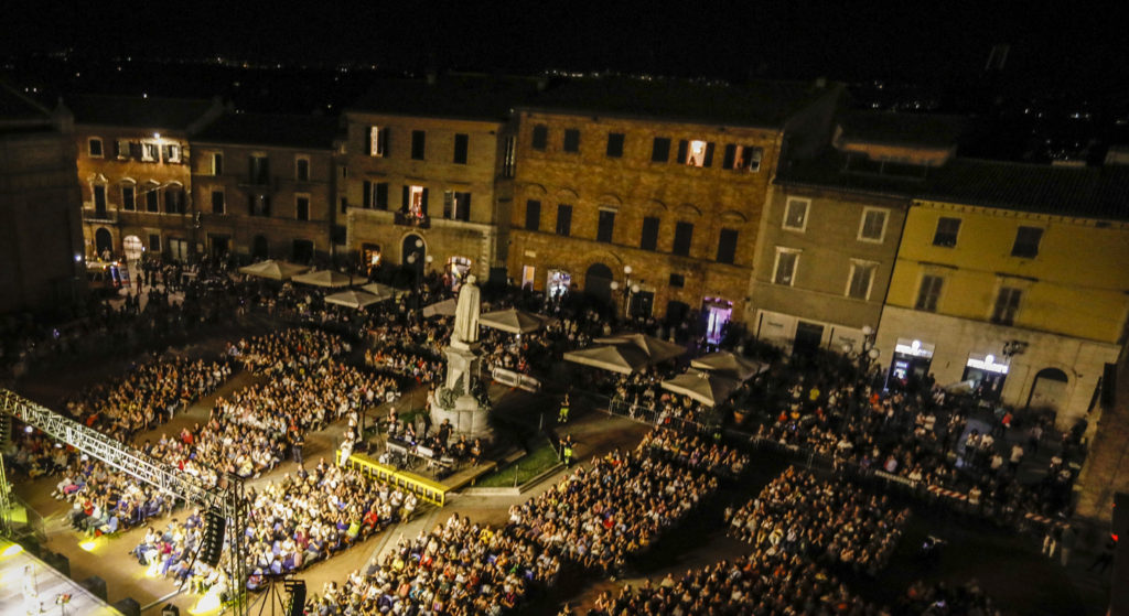 Lunaria a Recanati con Quintorigo & Castaldo, Pfm e Dardust • Prima